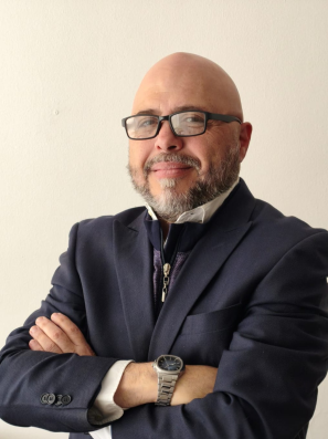 Carlos Arce, Director